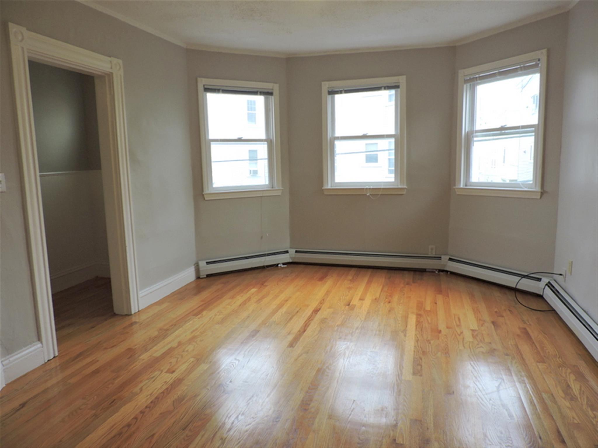 32 Speridakis Ter, Central Square