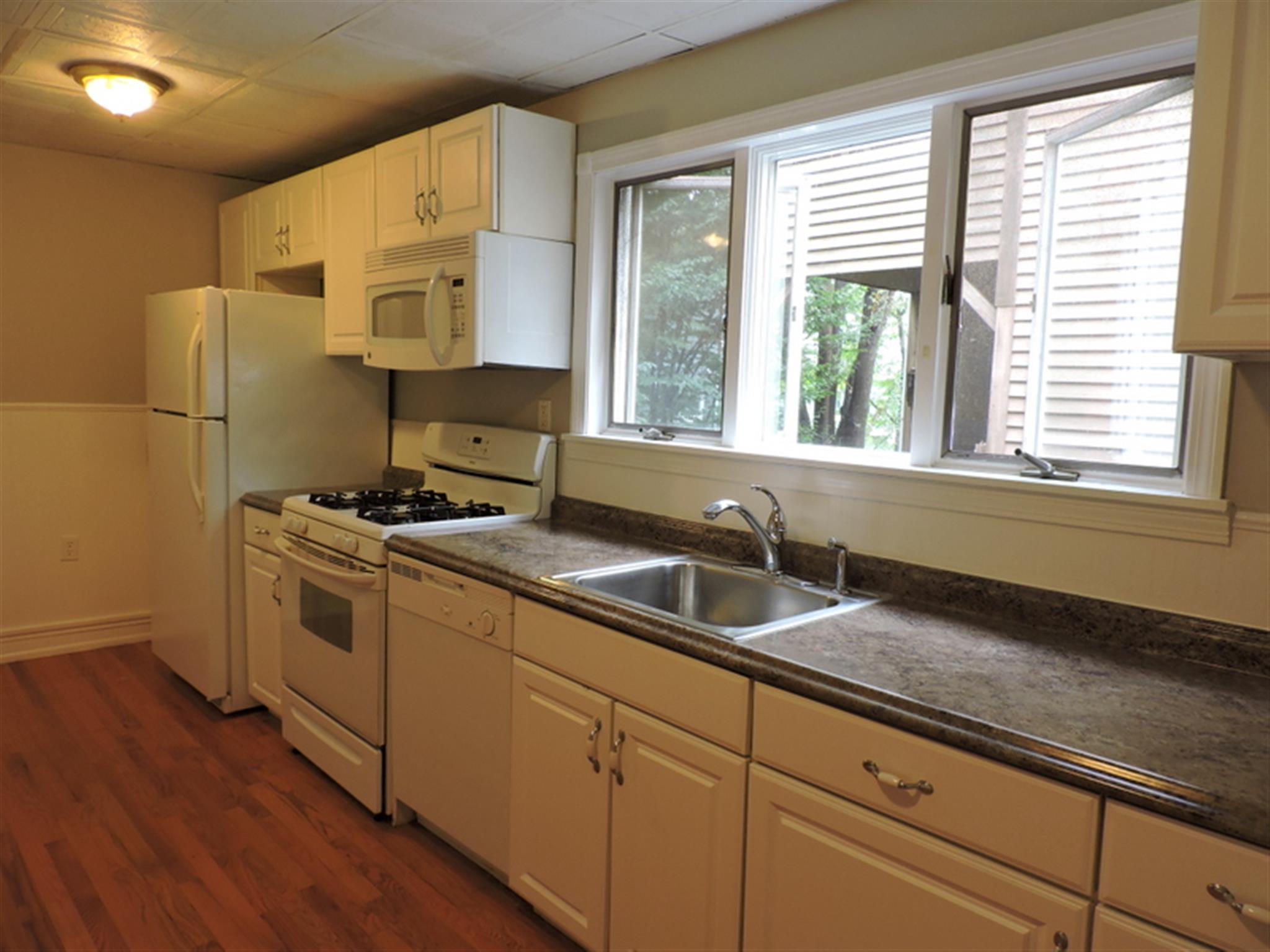 32 Speridakis Ter, Central Square