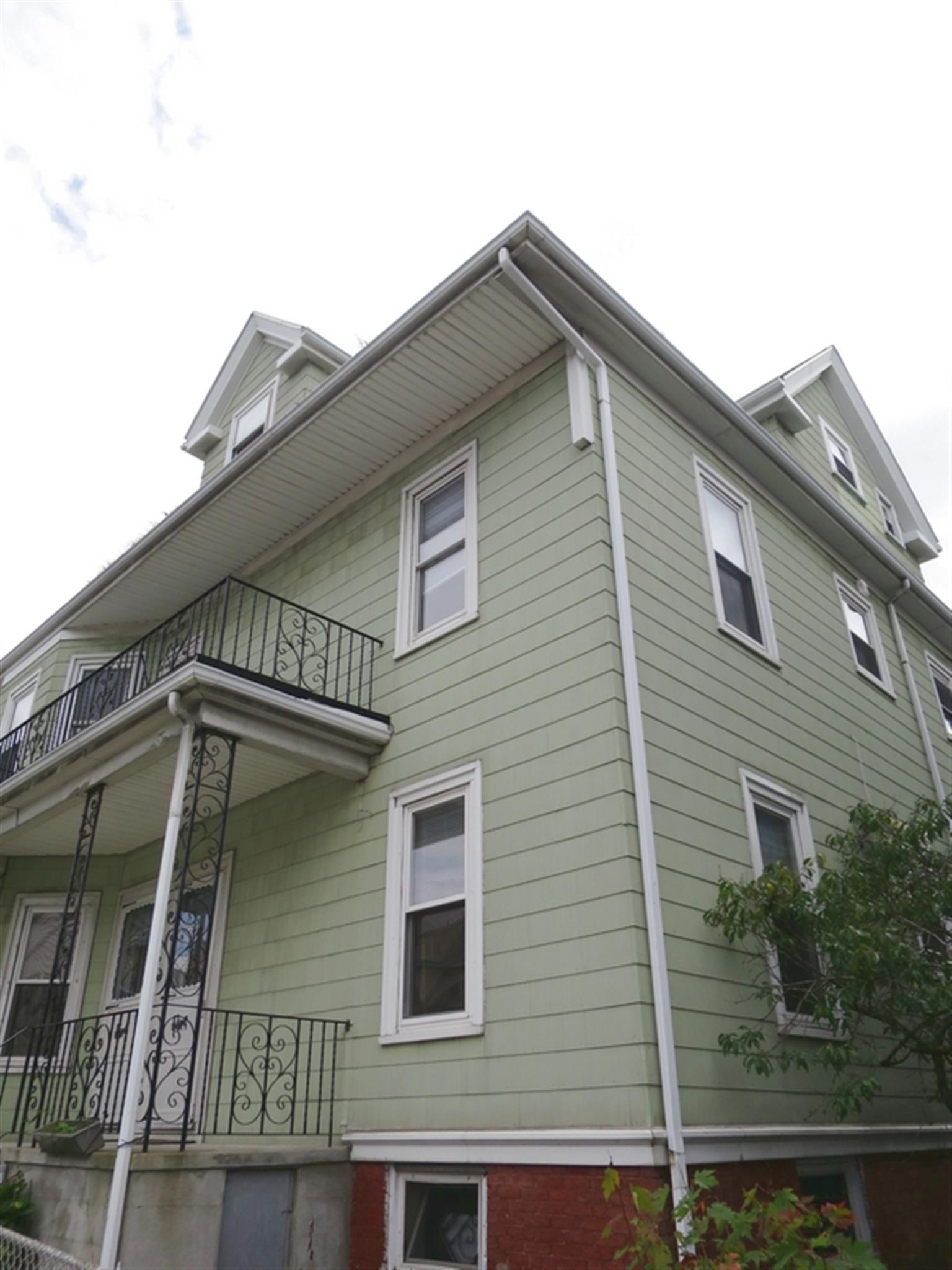 454 Broadway, Magoun Square