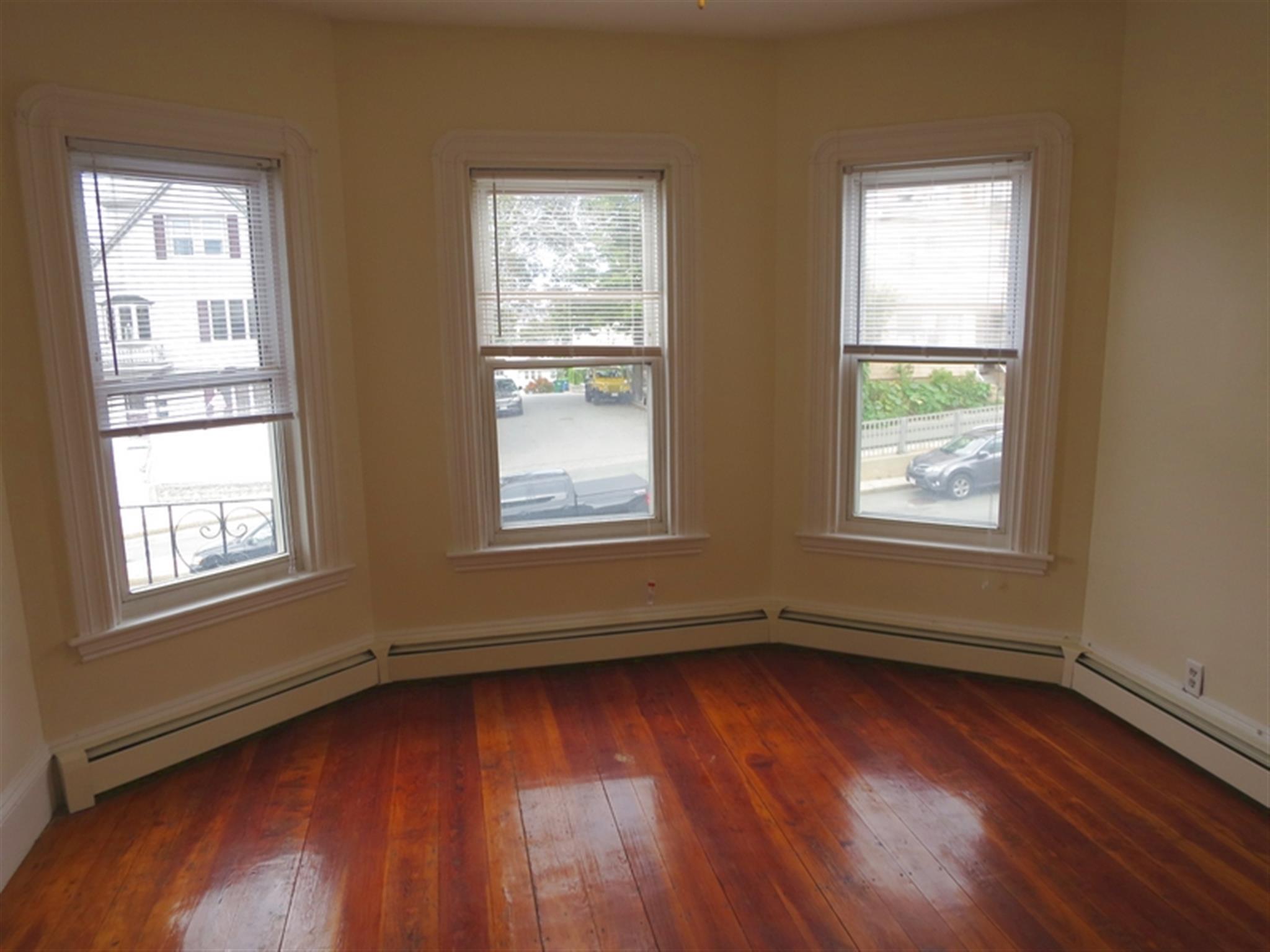 454 Broadway, Magoun Square