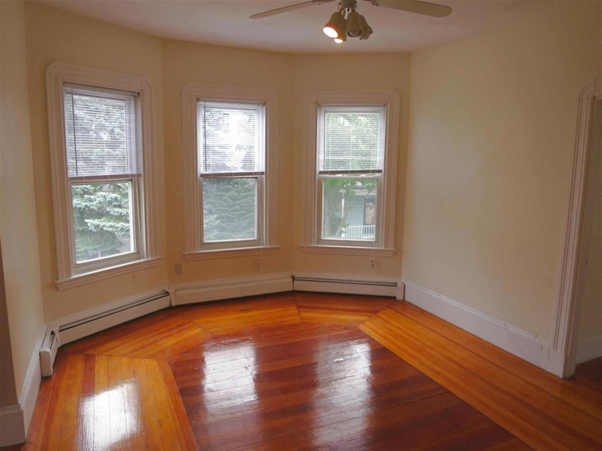 454 Broadway, Magoun Square