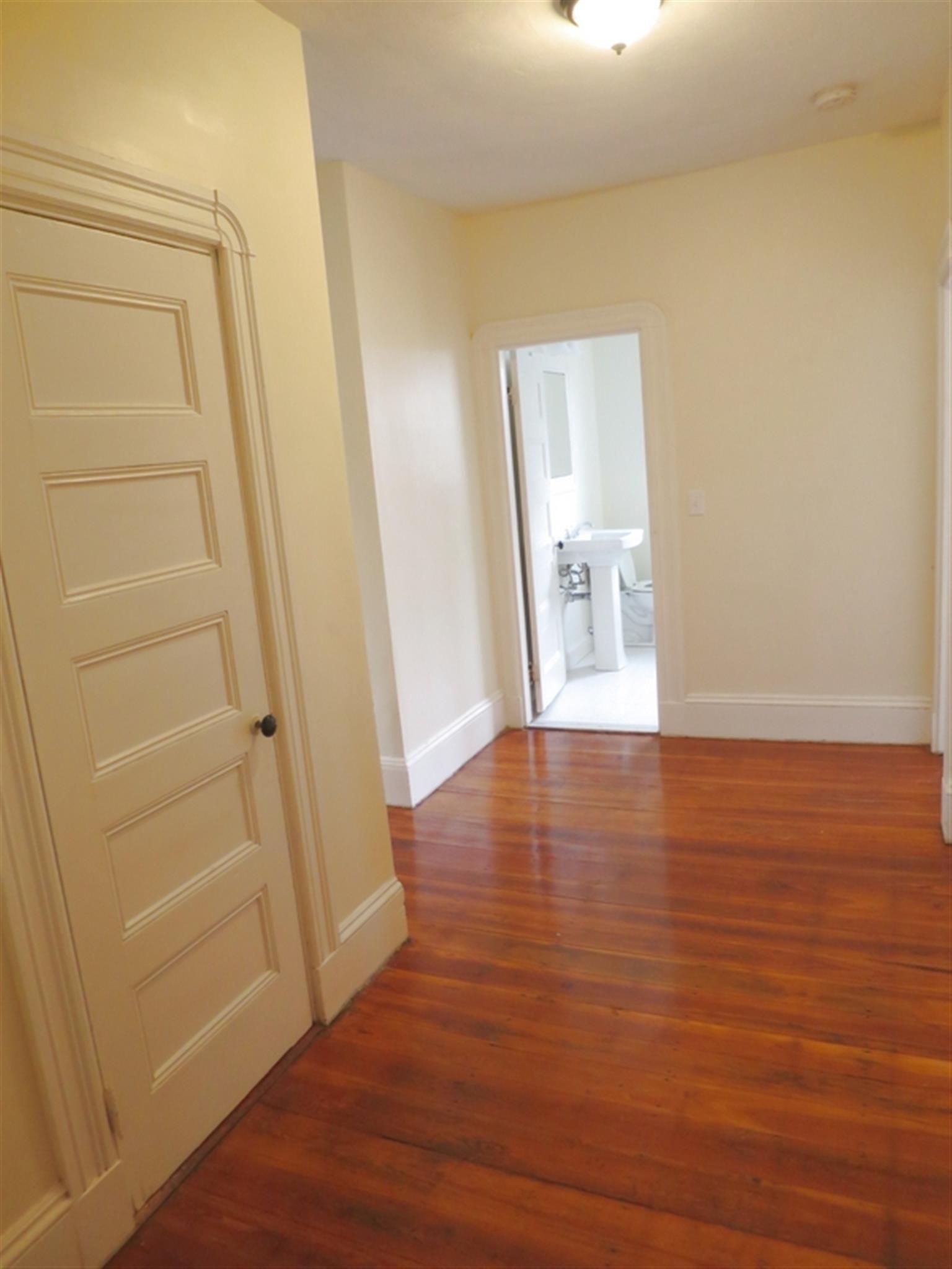 454 Broadway, Magoun Square