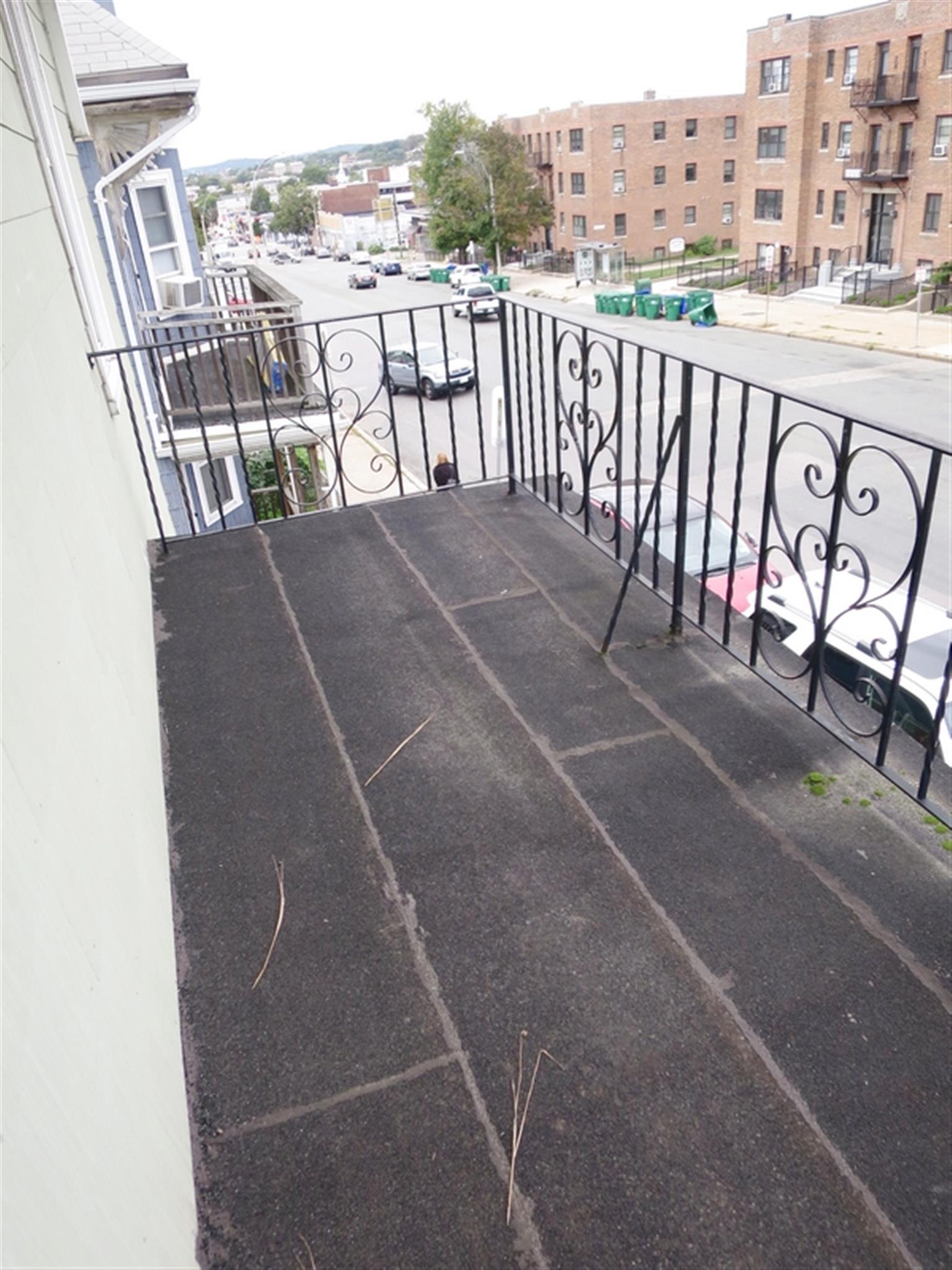 454 Broadway, Magoun Square