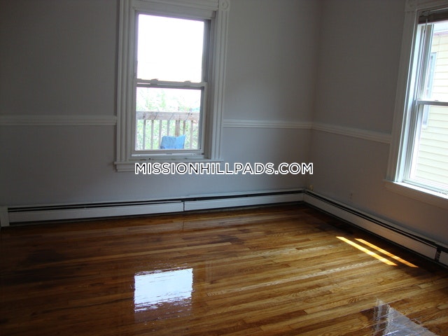 59 Hillside St, Mission Hill