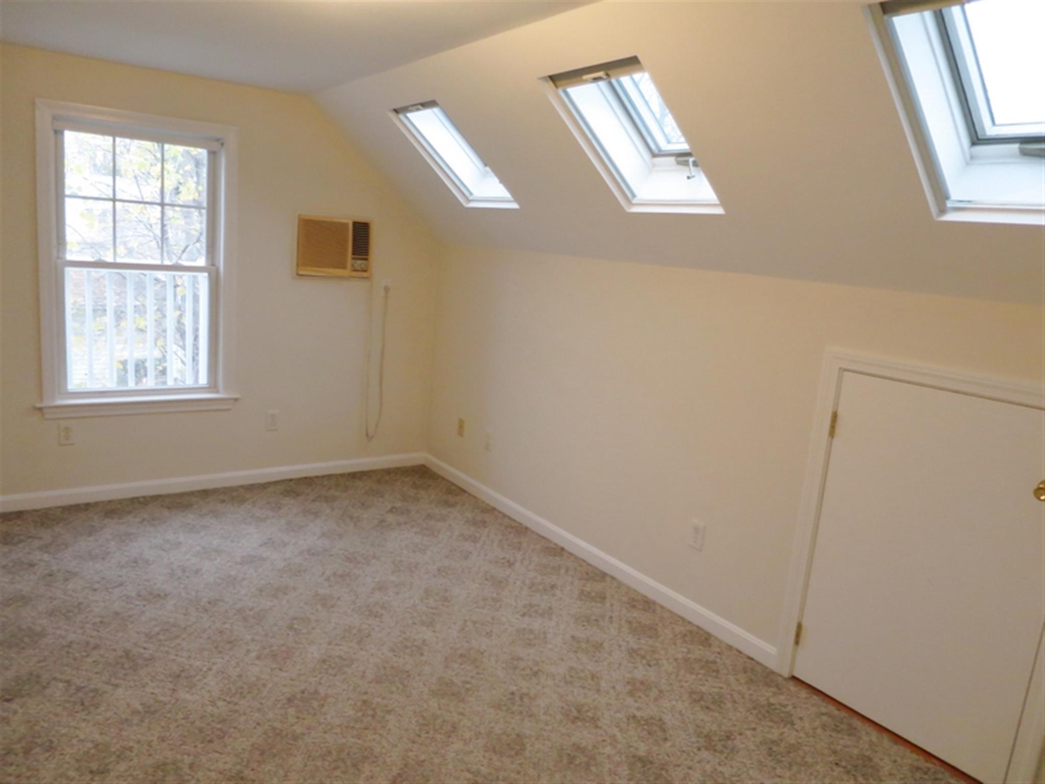 11 Newton Rd, Arlington