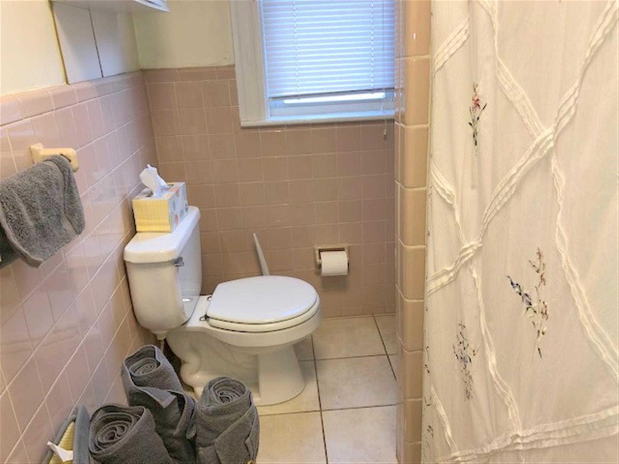 16 Hale Ave, Medford