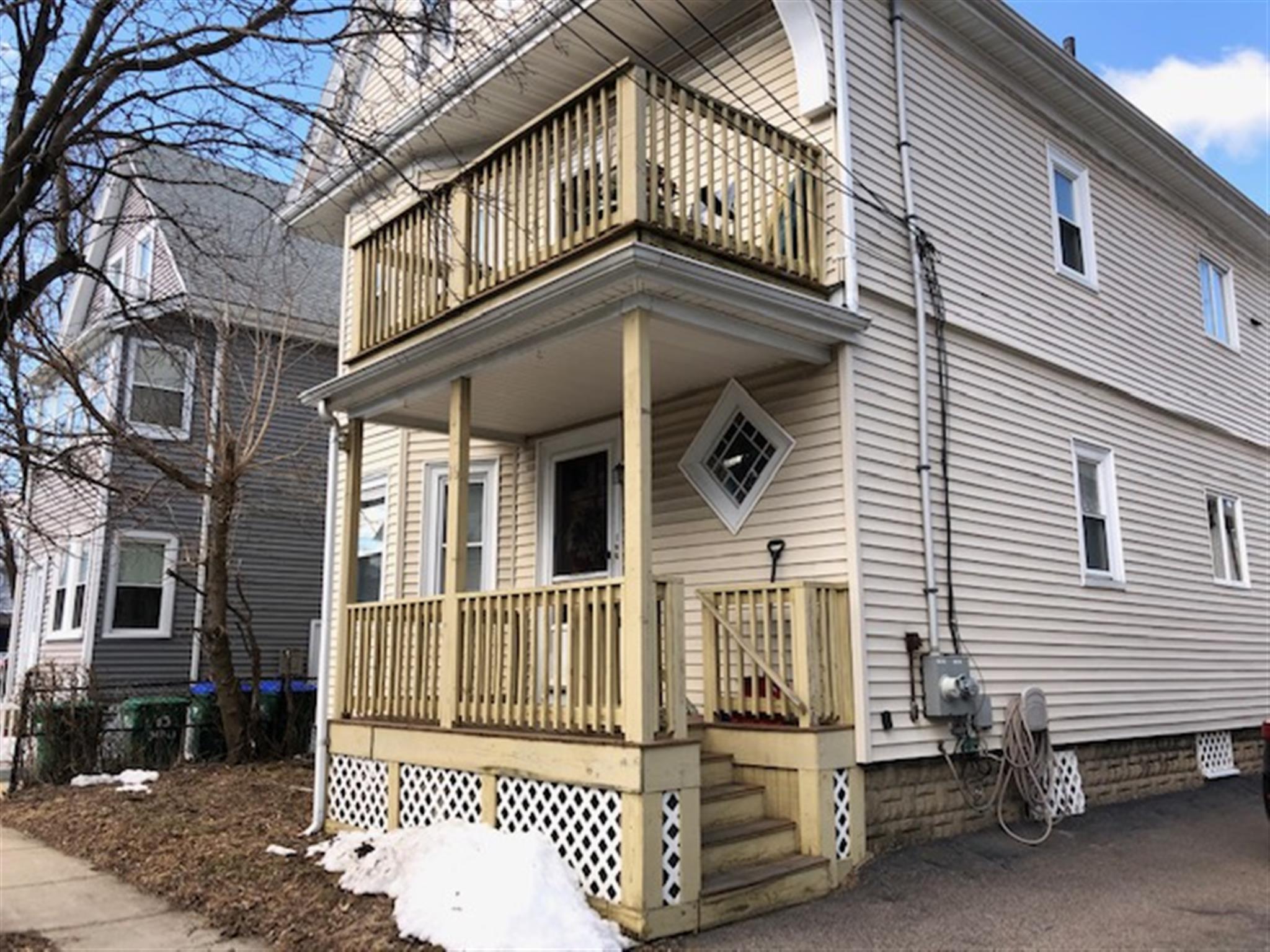 16 Hale Ave, Medford