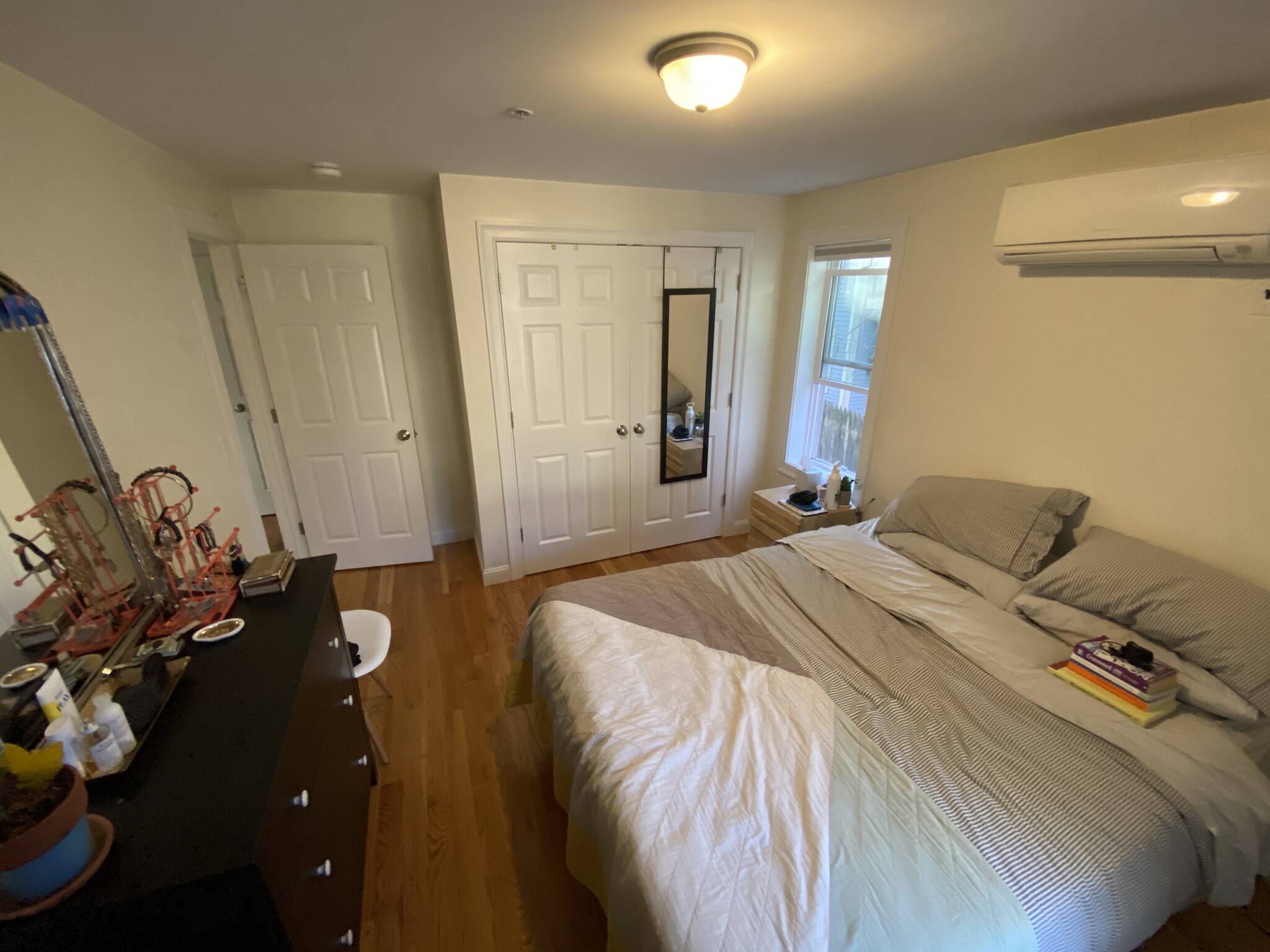 24 Beacon Pl, Ward Two