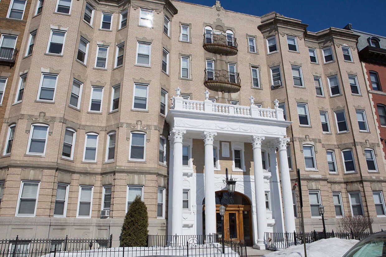 24 Queensberry St, Fenway