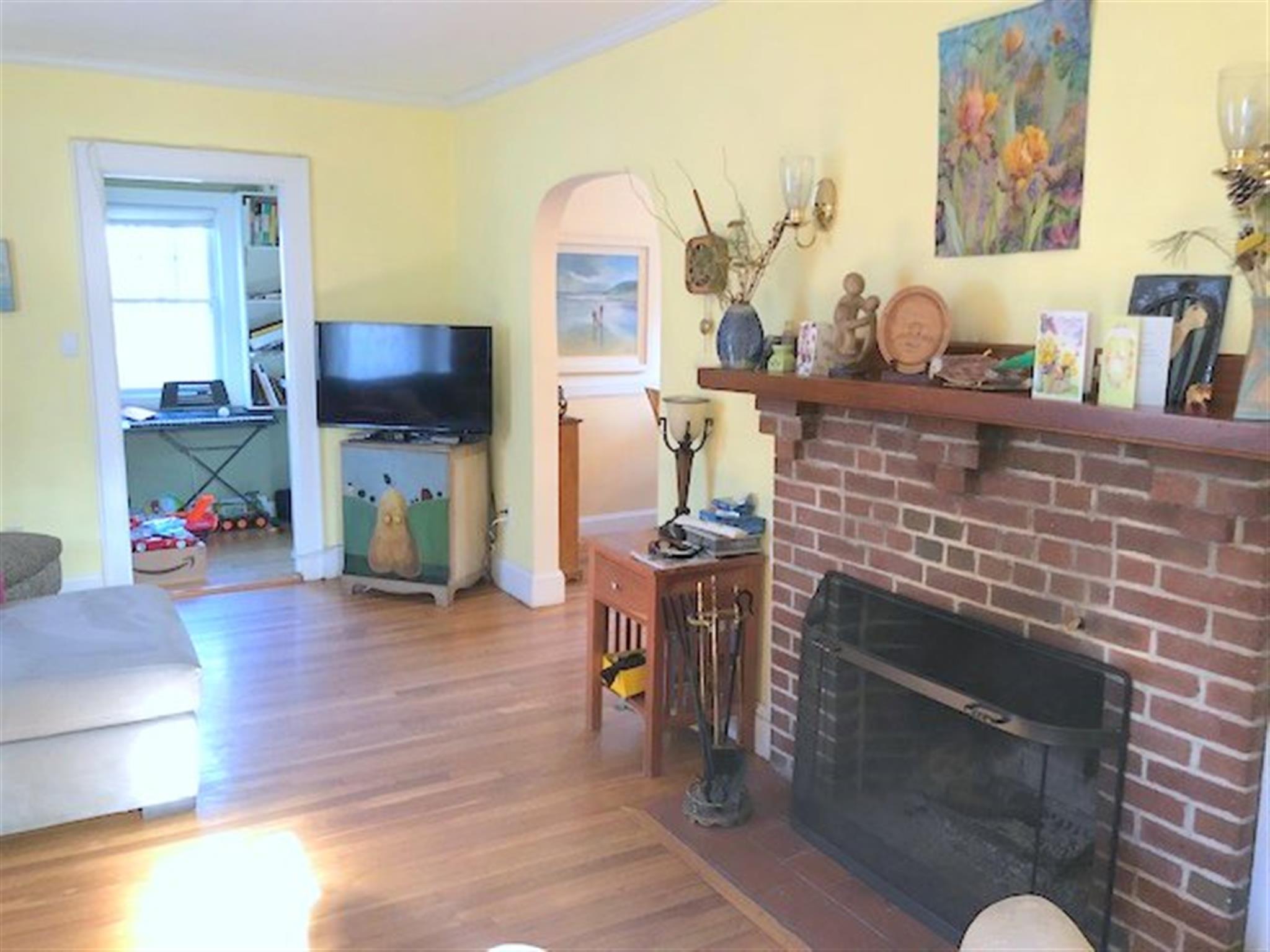 137 Sunset Rd, Arlington