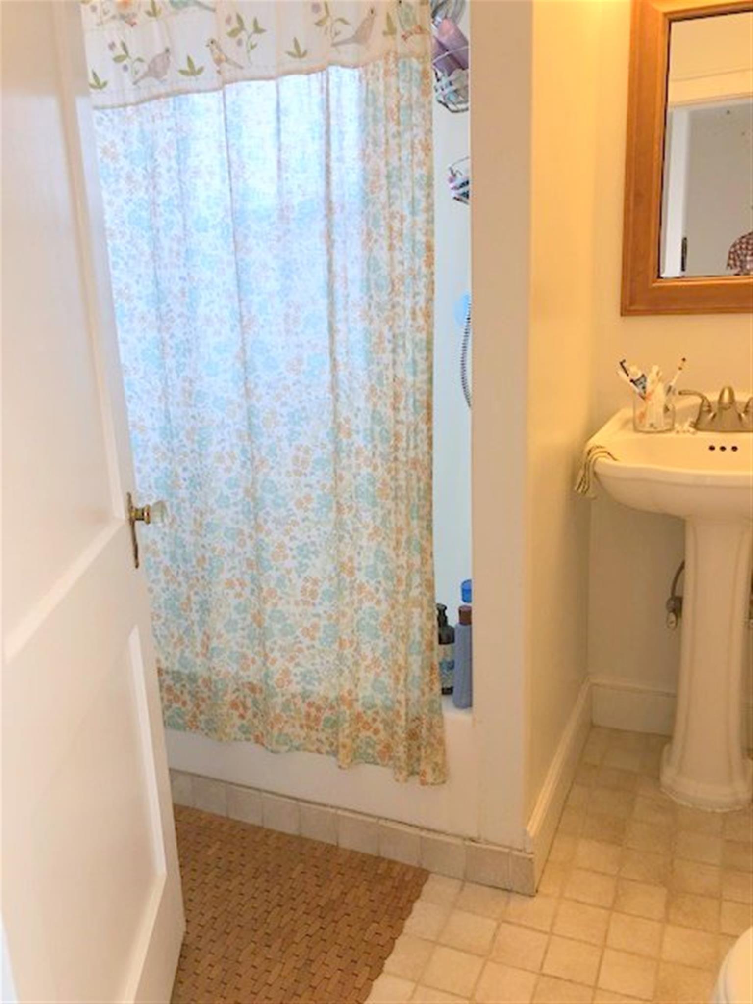 137 Sunset Rd, Arlington