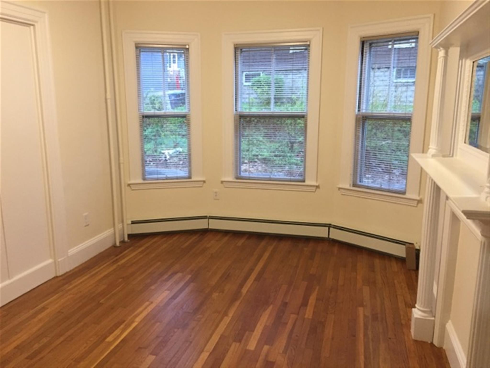 87 Lowell St, Spring Hill