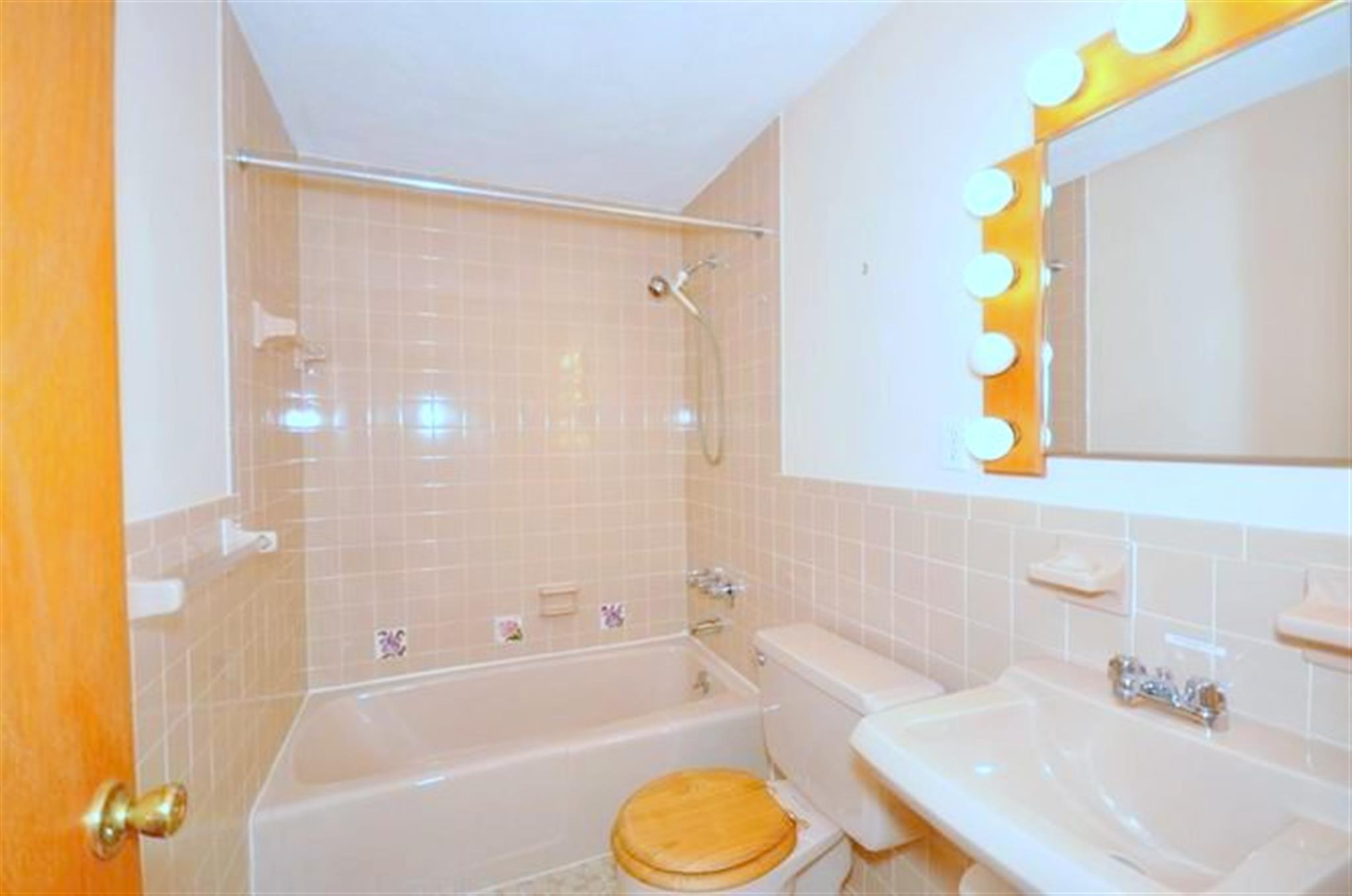 18 Hamilton Rd, Arlington