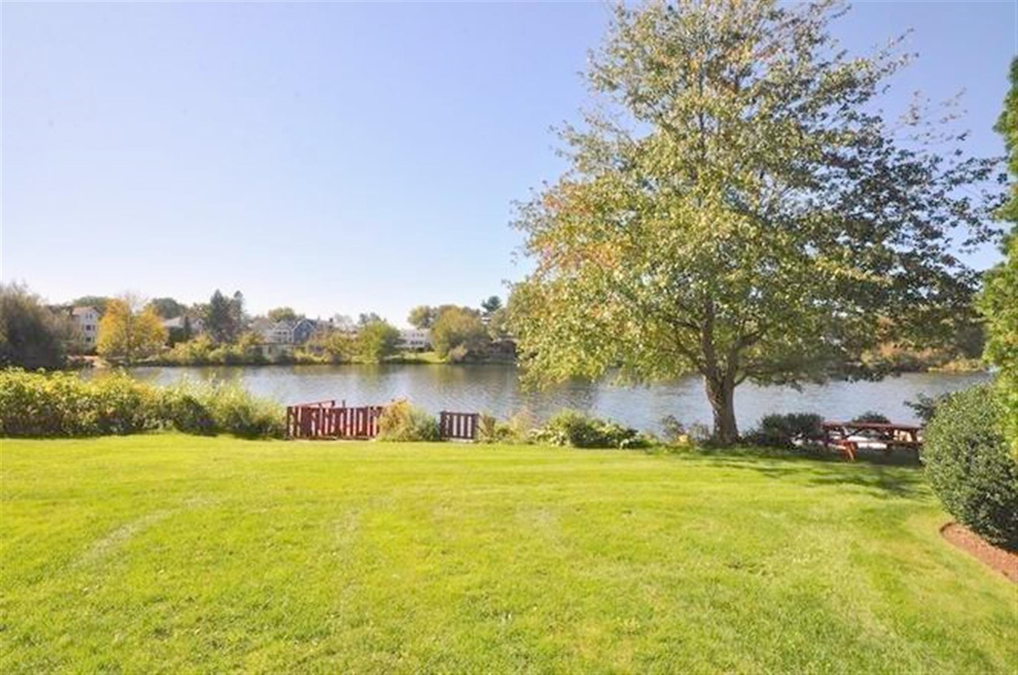 18 Hamilton Rd, Arlington