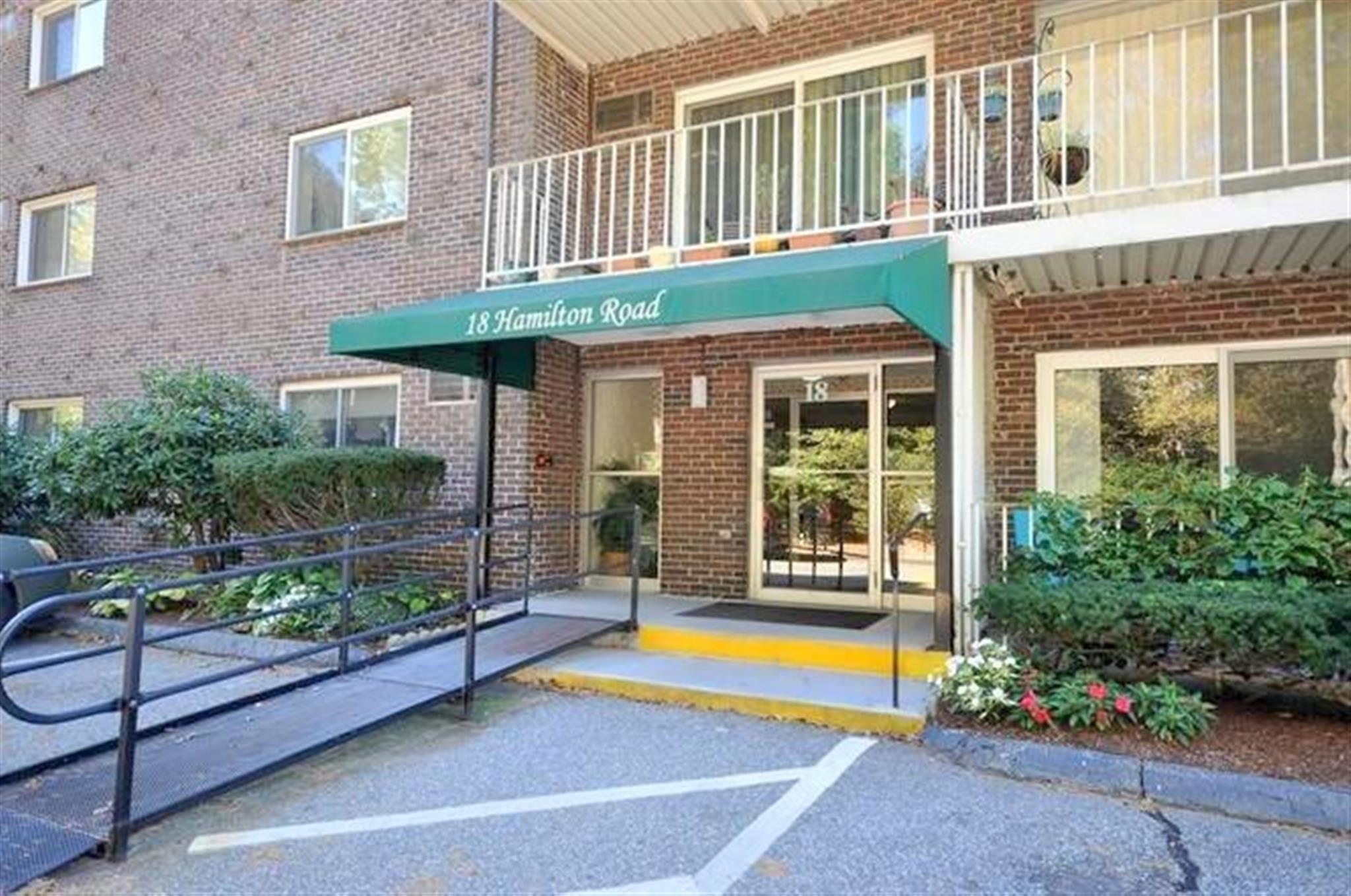 18 Hamilton Rd, Arlington