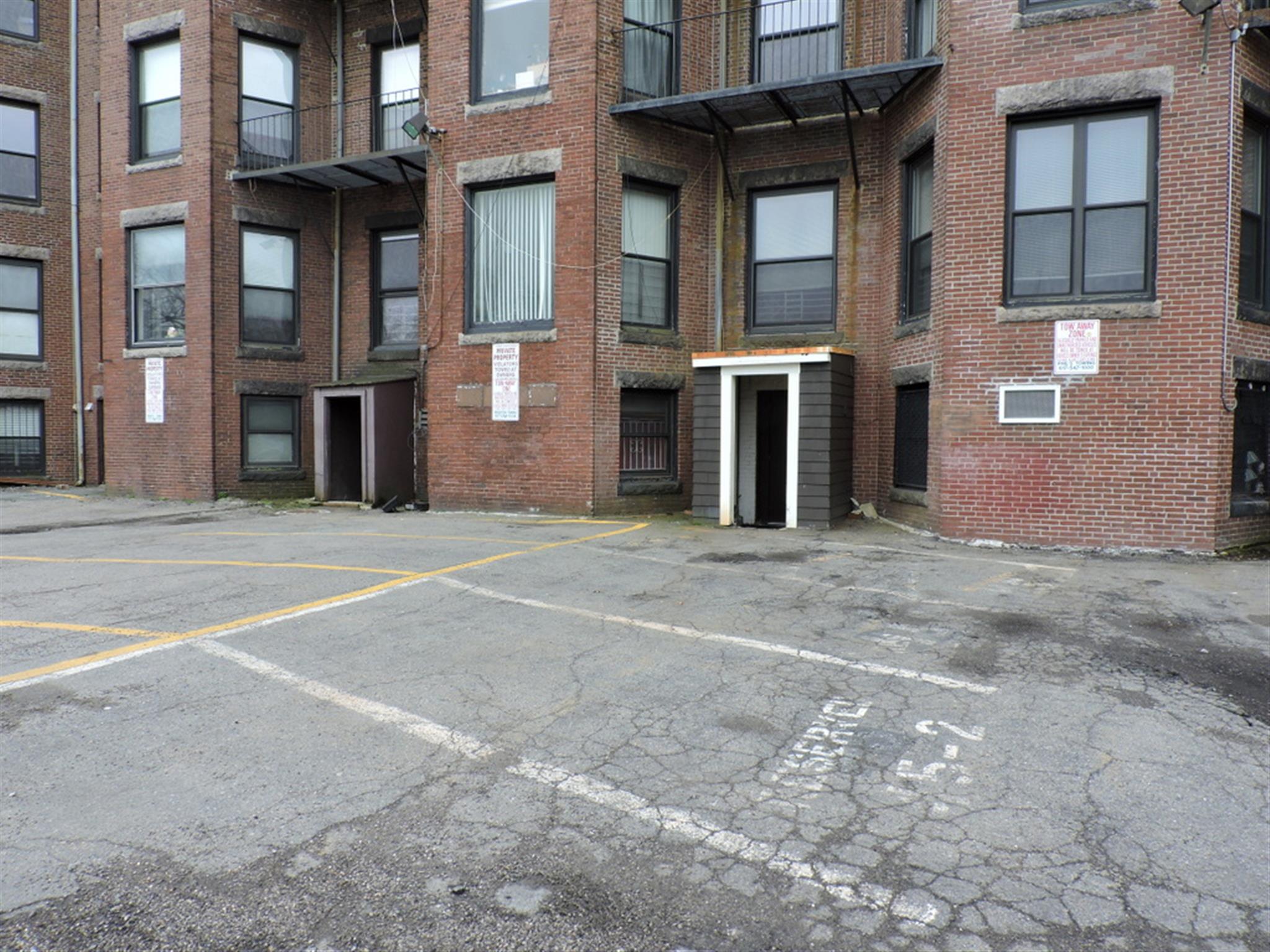 47 Bay State Rd, Back Bay