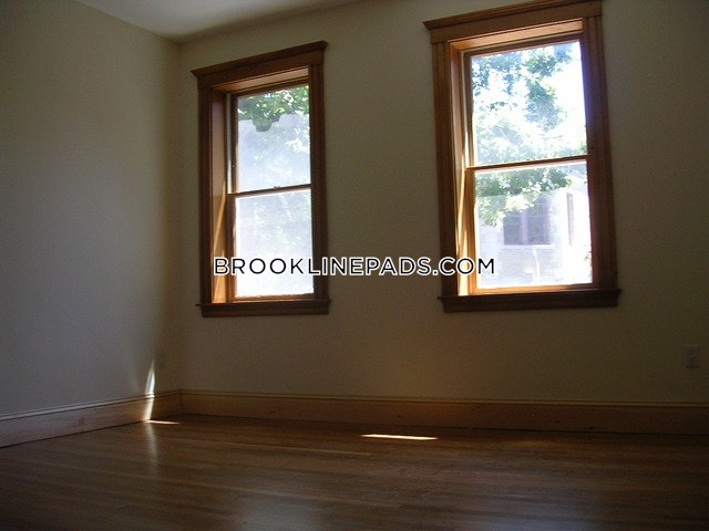 90 Browne St, North Brookline