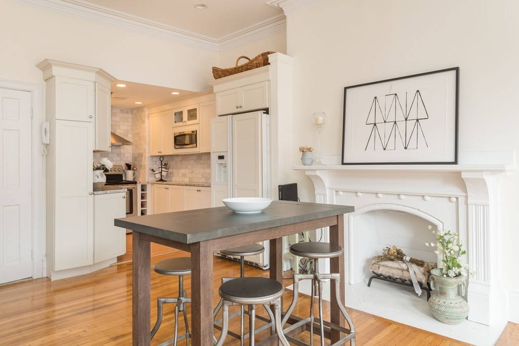 246 Marlborough St, Back Bay