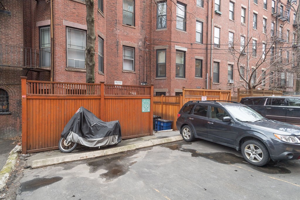 246 Marlborough St, Back Bay