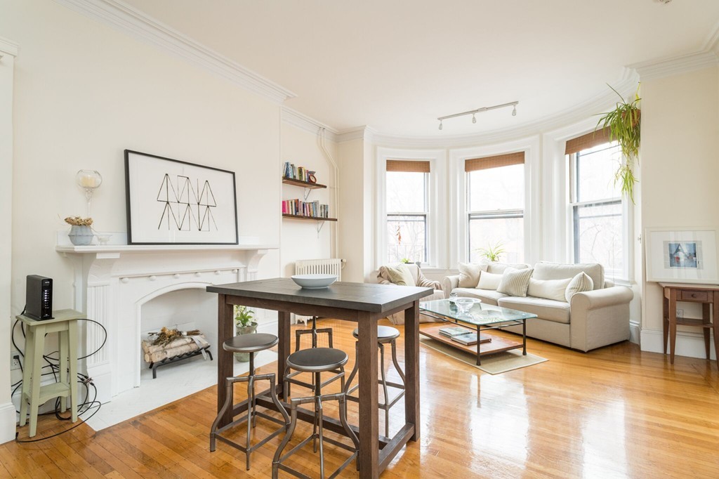 246 Marlborough St, Back Bay