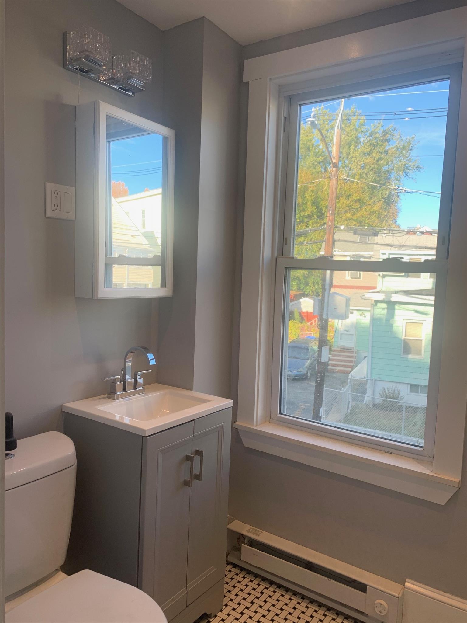 80 Vernon St, Magoun Square