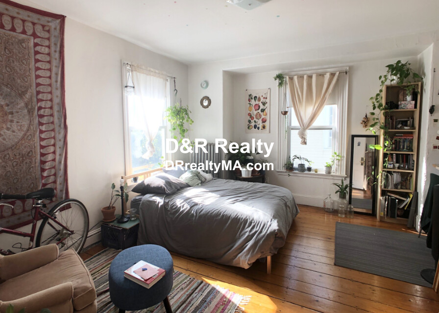 25 Pratt St, Allston