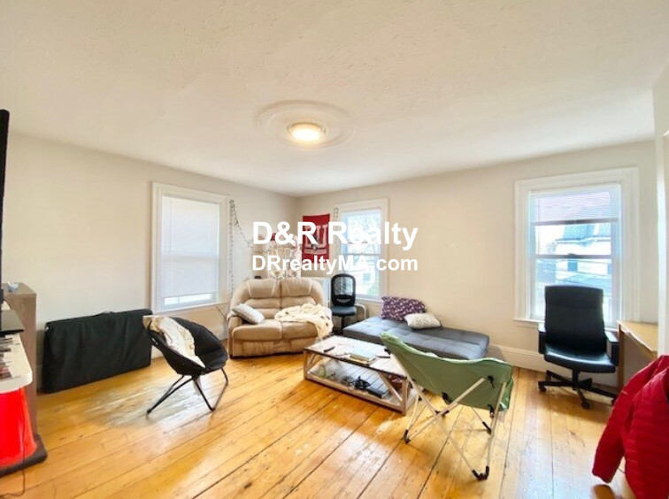 25 Pratt St, Allston