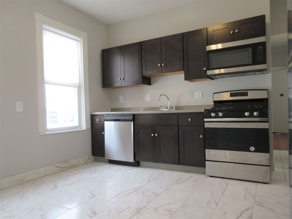 21 Roseclair St, Dorchester