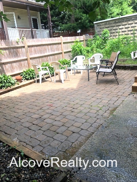 66 Simpson Ave, Tufts