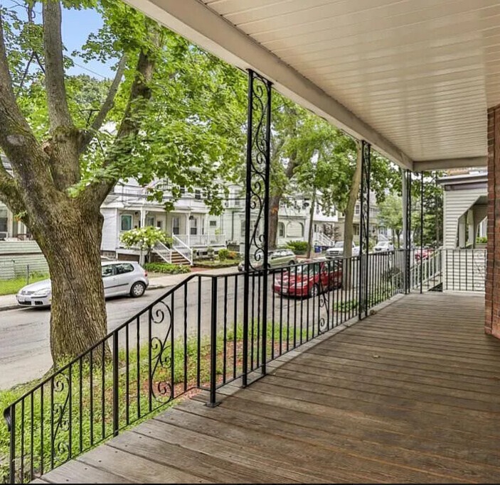 46 Paulina St, Davis Square