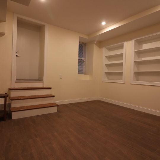 1616 Beacon St, Washington Square