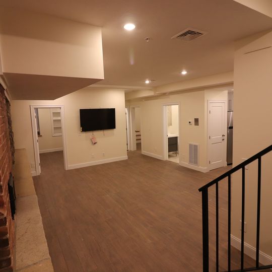 1616 Beacon St, Washington Square