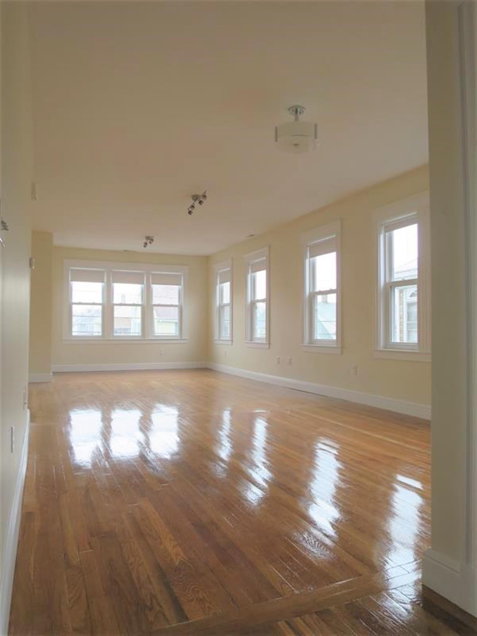 9 Bonner Ave, Medford