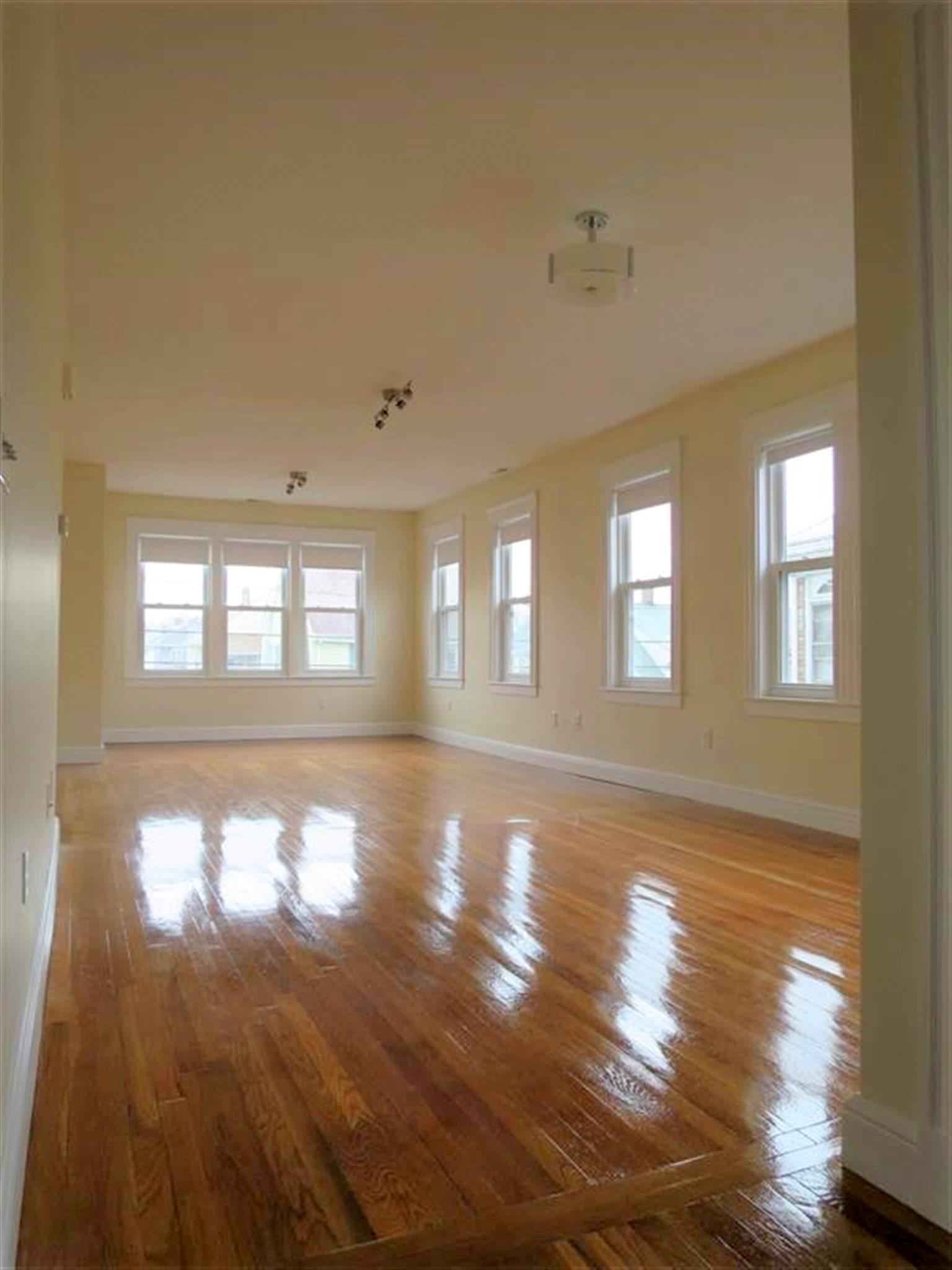 7 Bonner Ave, Medford