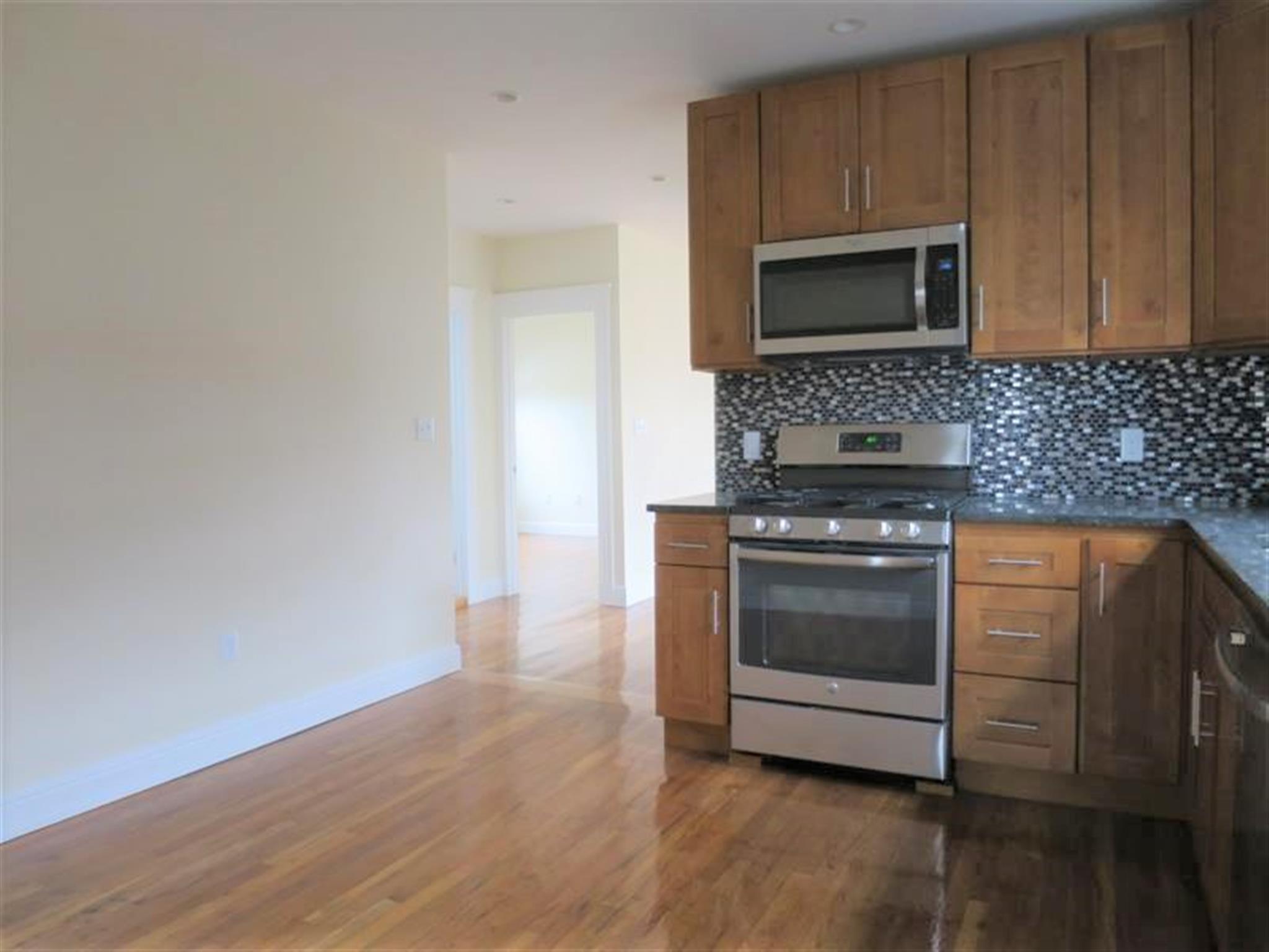 9 Bonner Ave, Medford