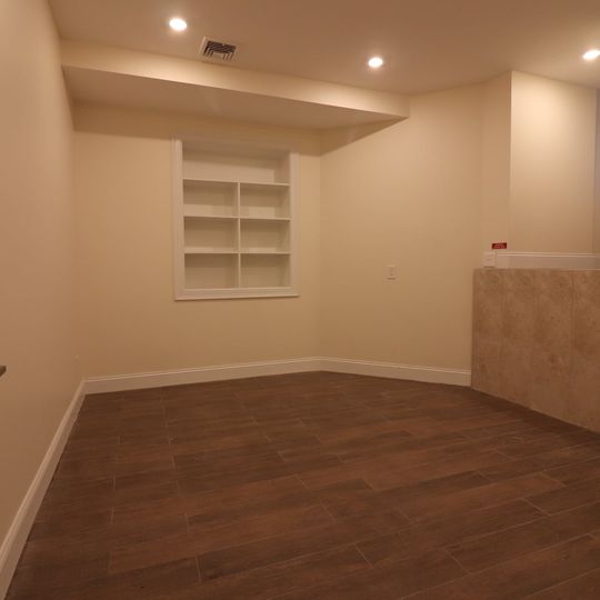 1616 Beacon St, Washington Square