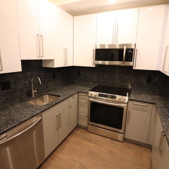 1616 Beacon St, Washington Square