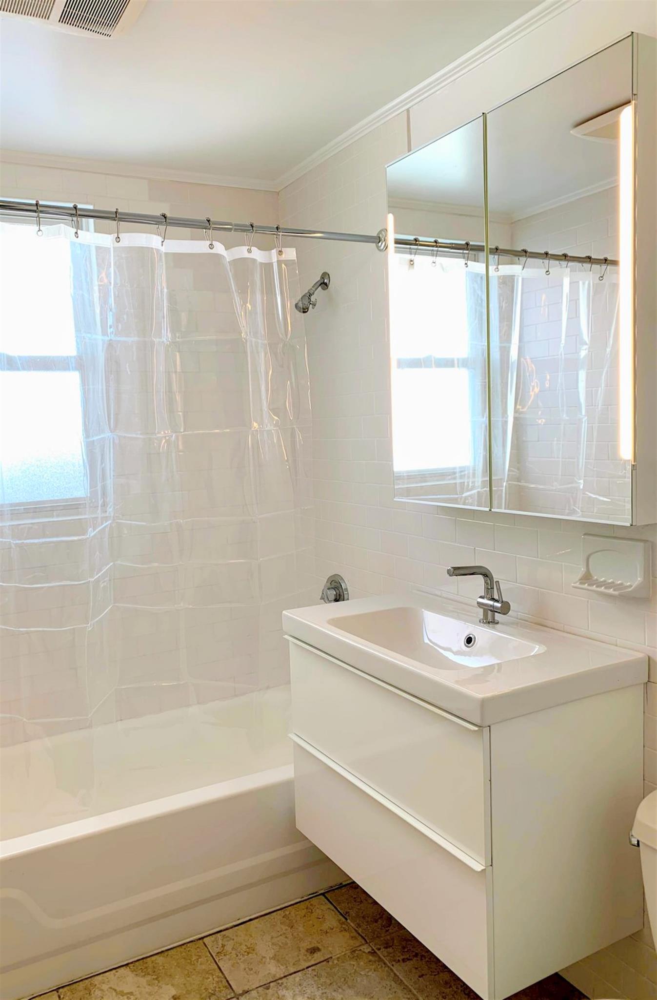 98 Bristol Rd, Medford