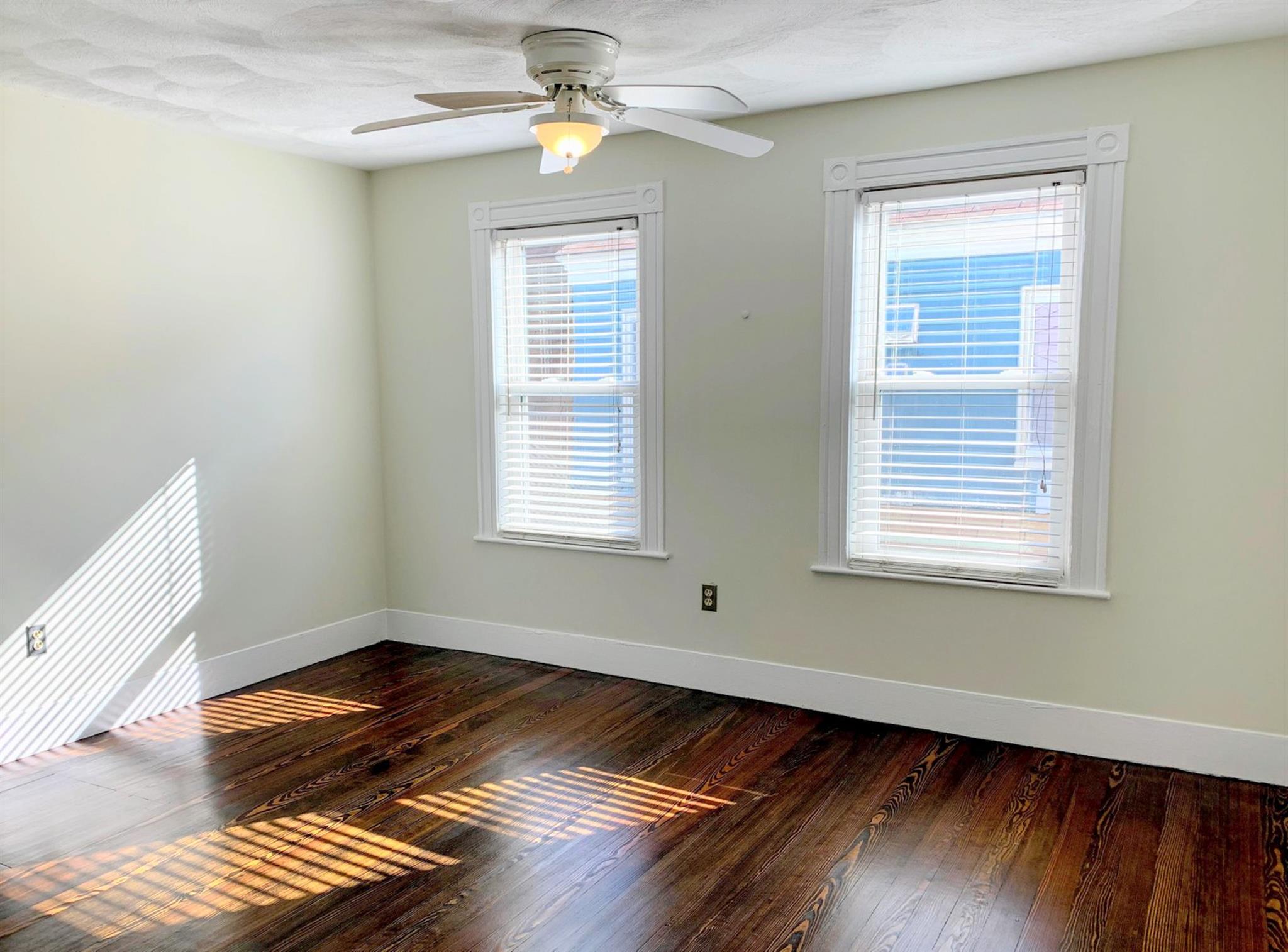 98 Bristol Rd, Medford