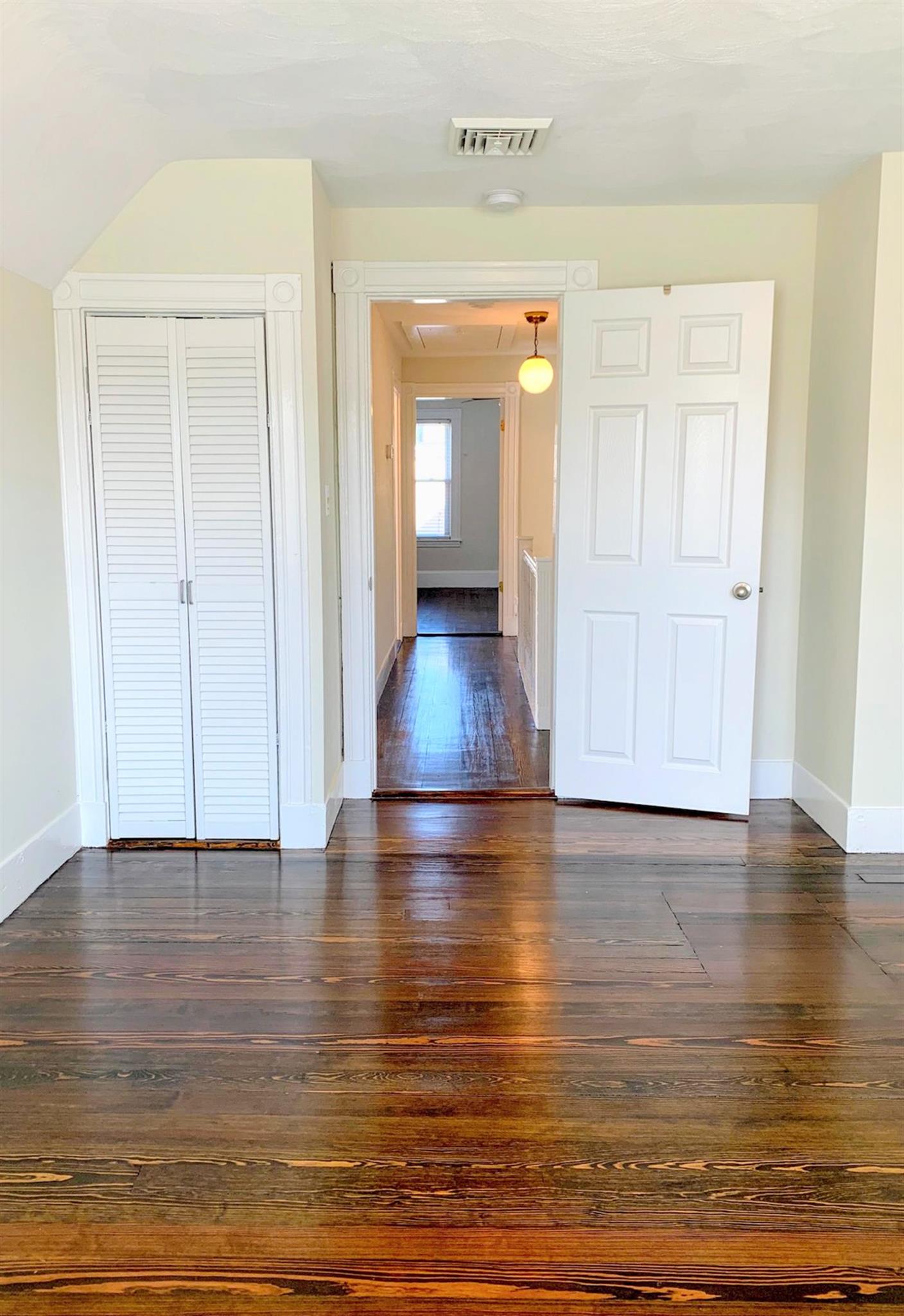 98 Bristol Rd, Medford