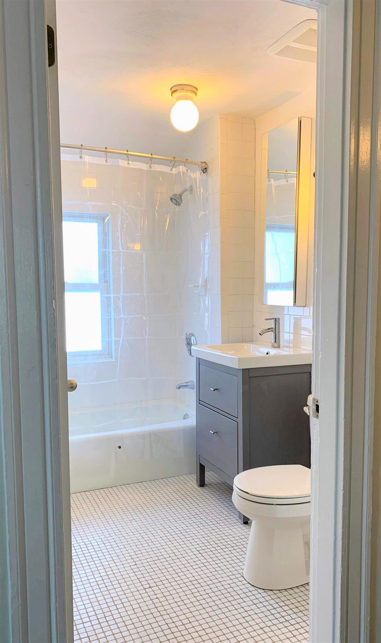 98 Bristol Rd, Medford