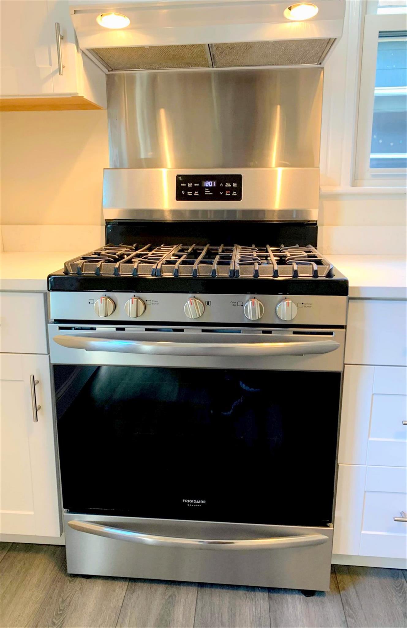 98 Bristol Rd, Medford