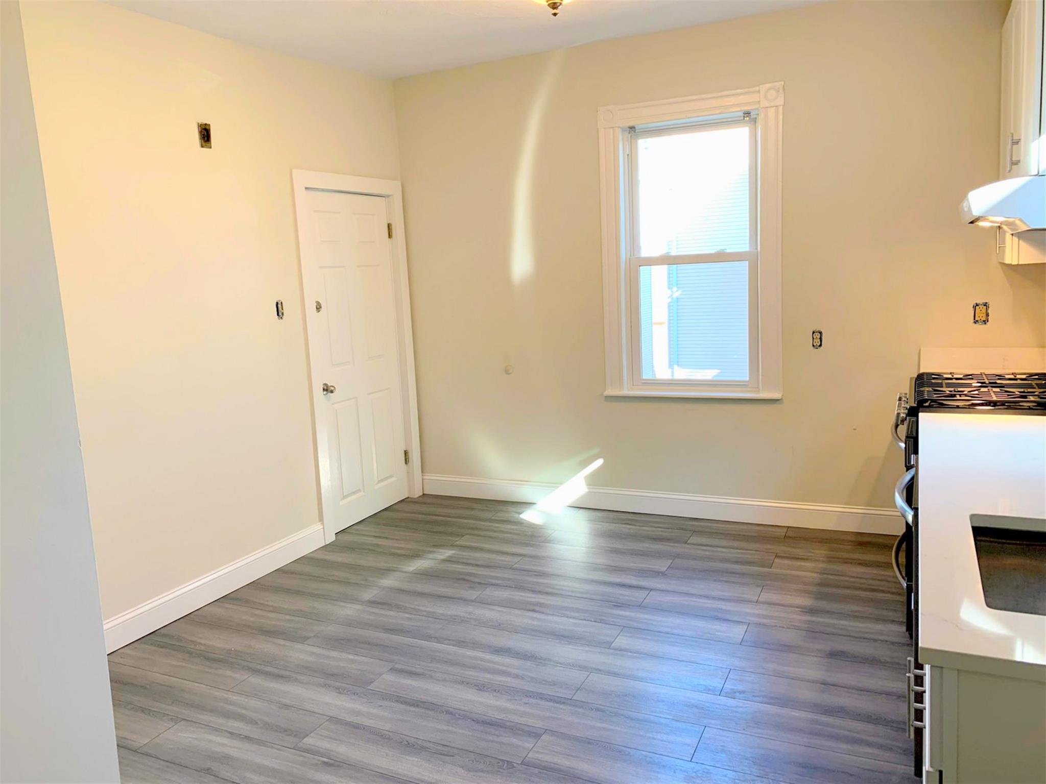 98 Bristol Rd, Medford