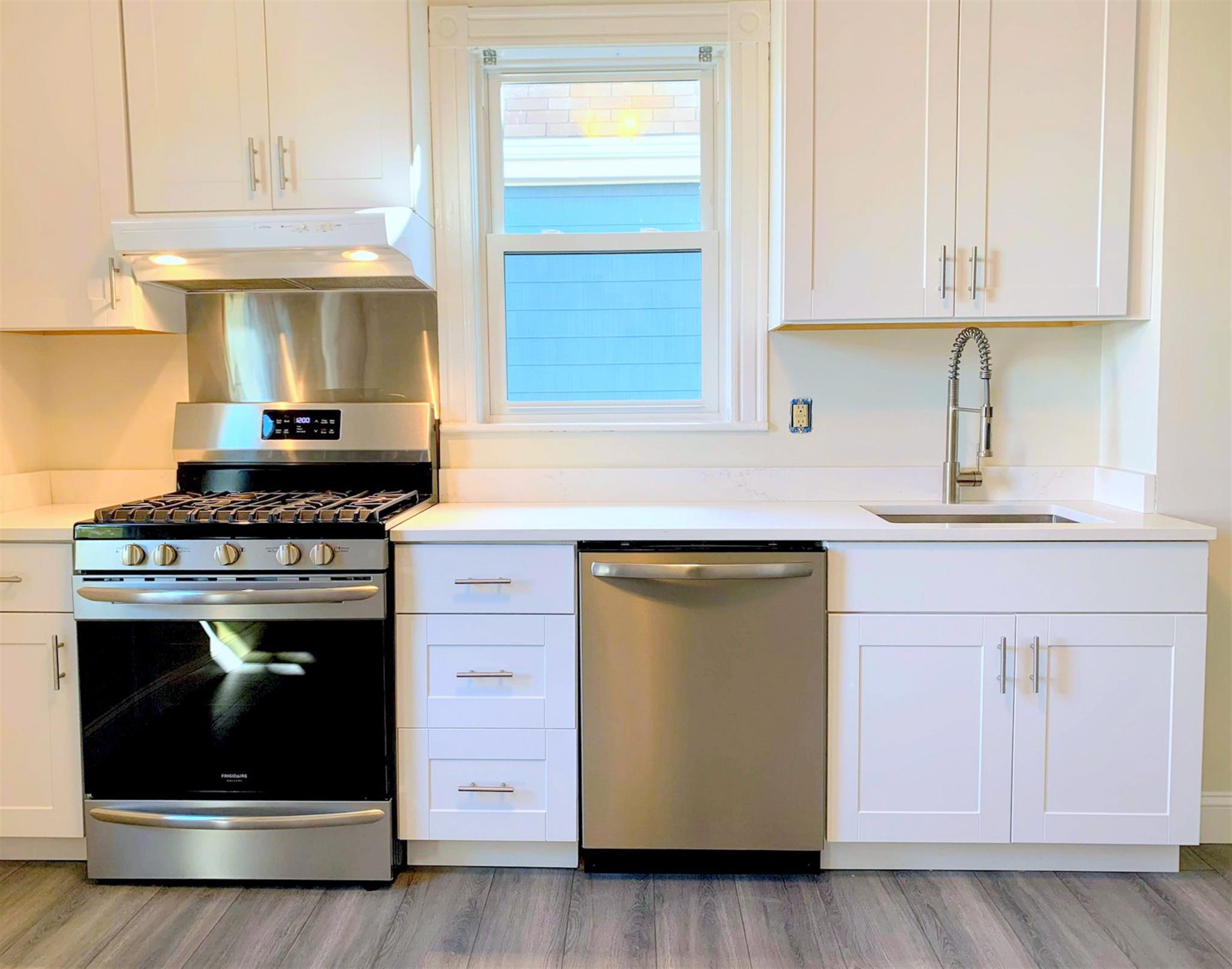 98 Bristol Rd, Medford