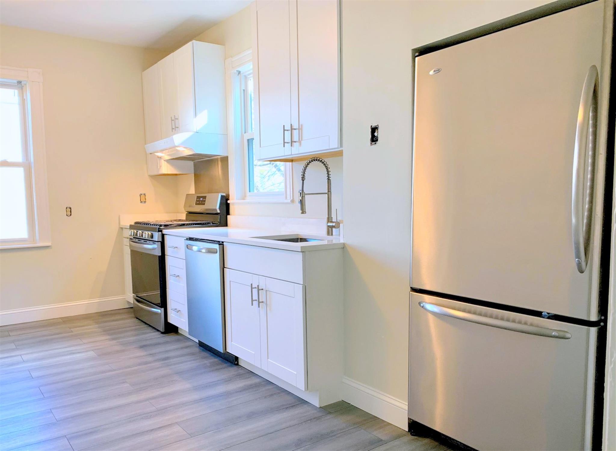 98 Bristol Rd, Medford