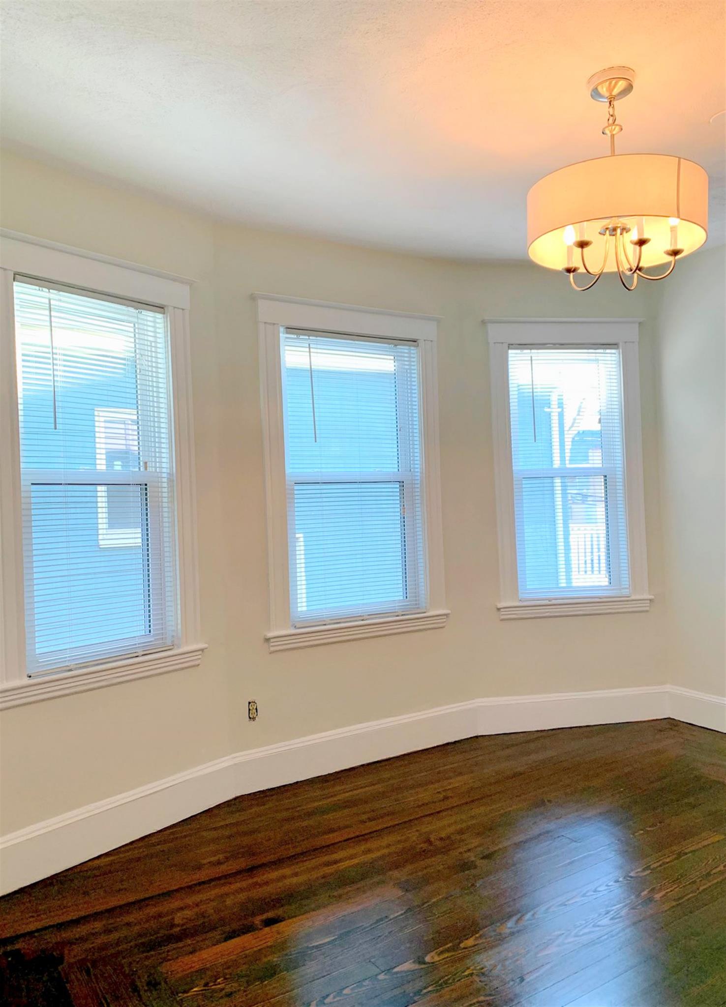 98 Bristol Rd, Medford