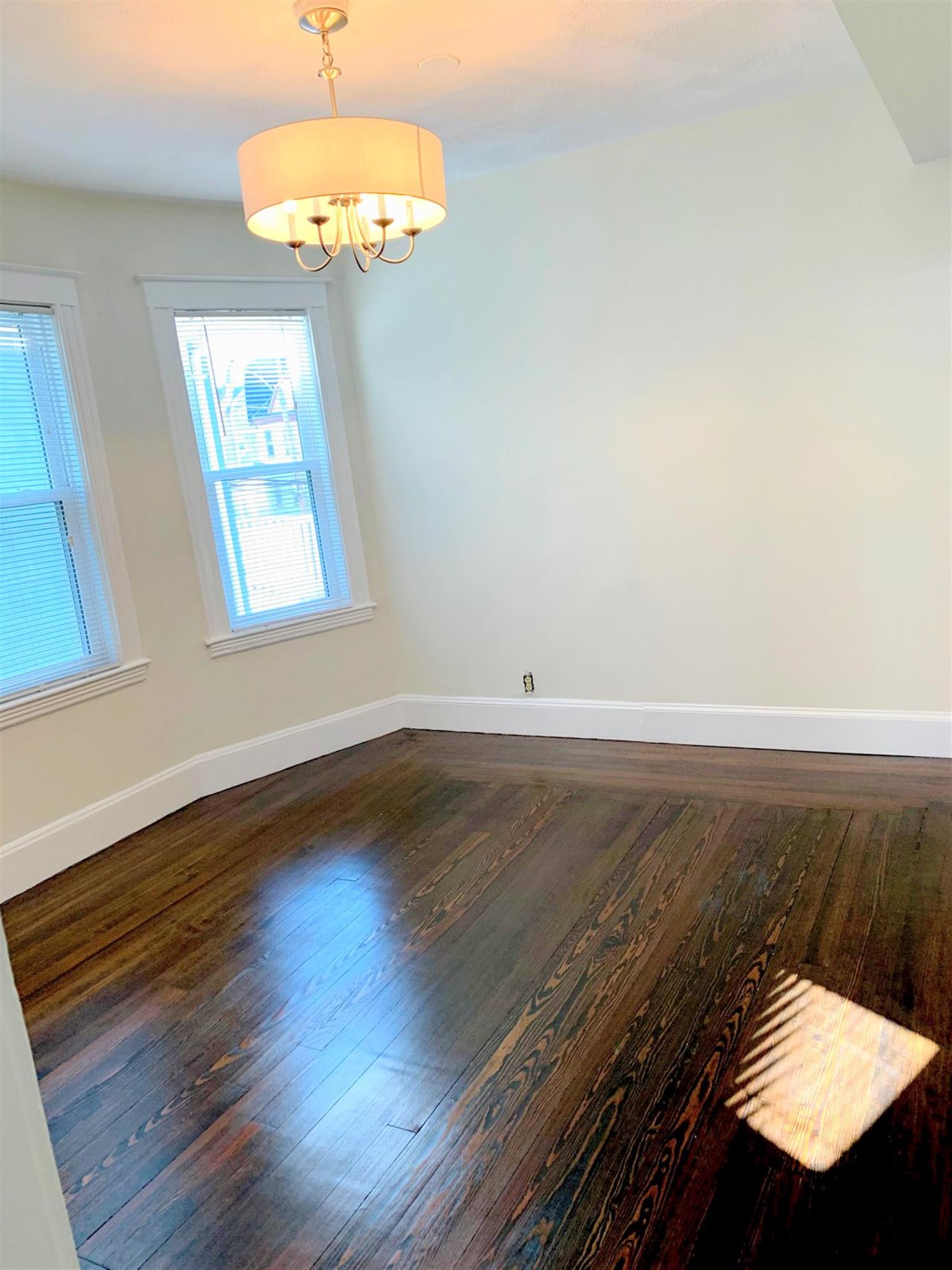 98 Bristol Rd, Medford