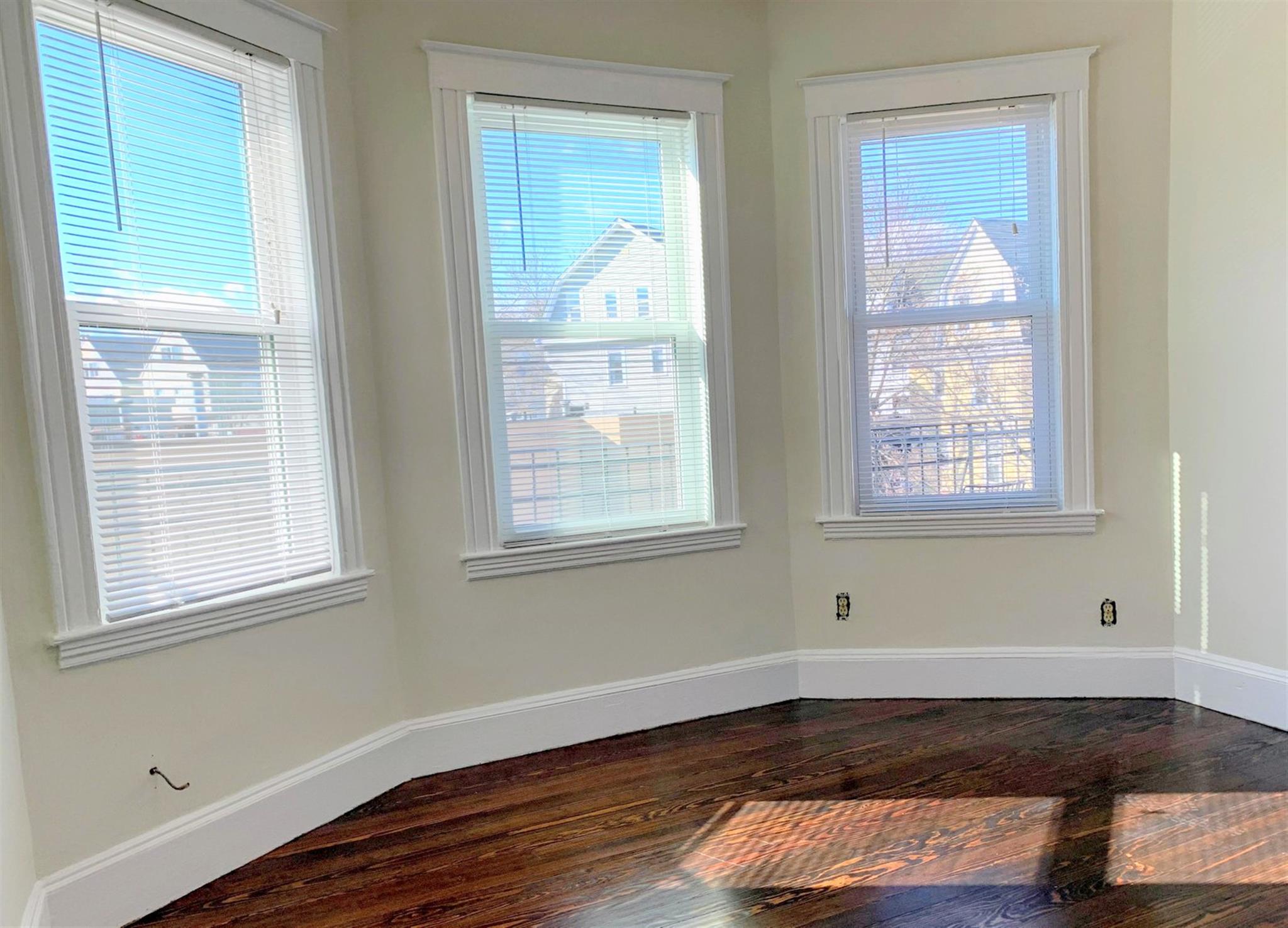 98 Bristol Rd, Medford