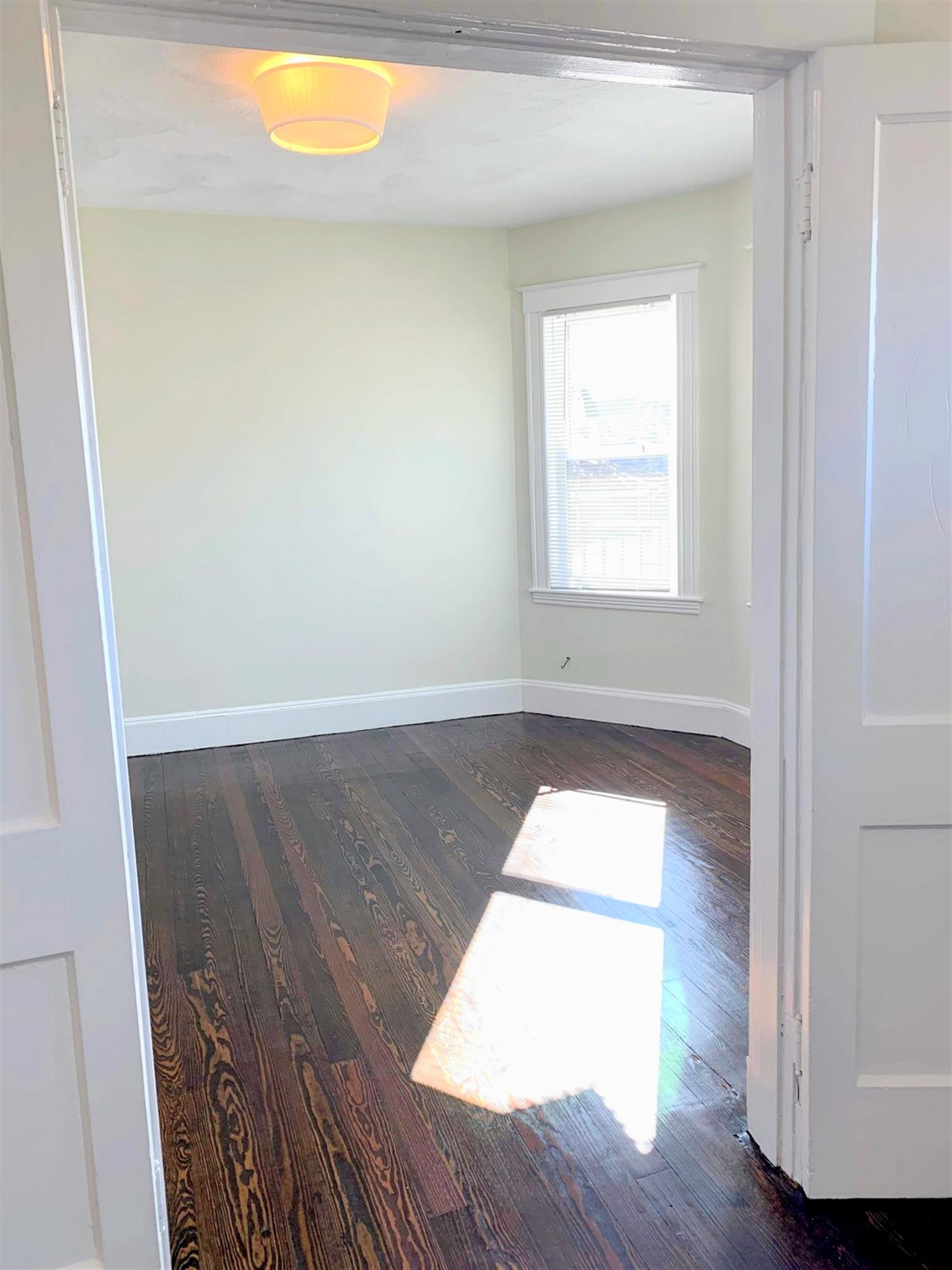 98 Bristol Rd, Medford