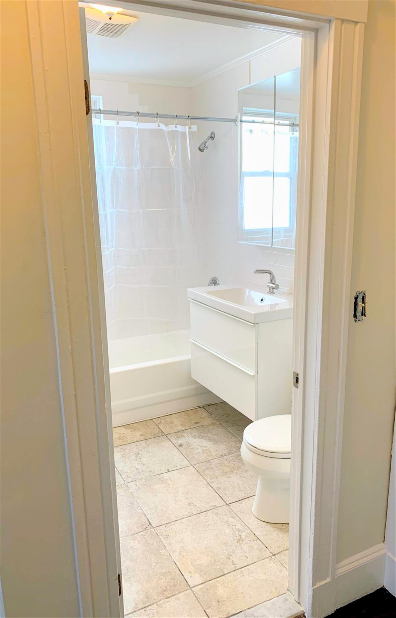 98 Bristol Rd, Medford